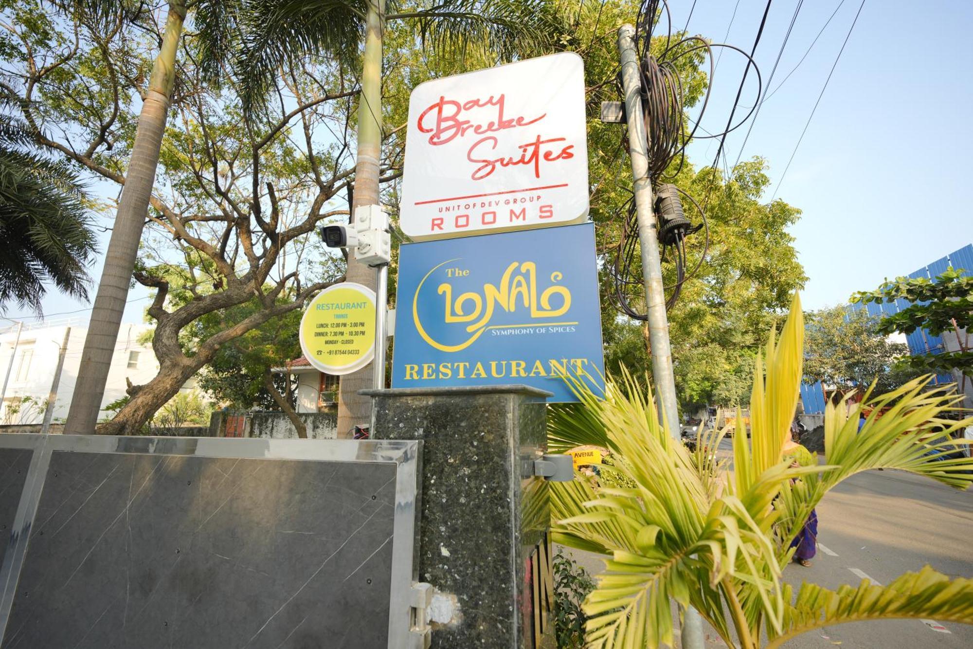 Bay Breeze Suites Chennai Bagian luar foto