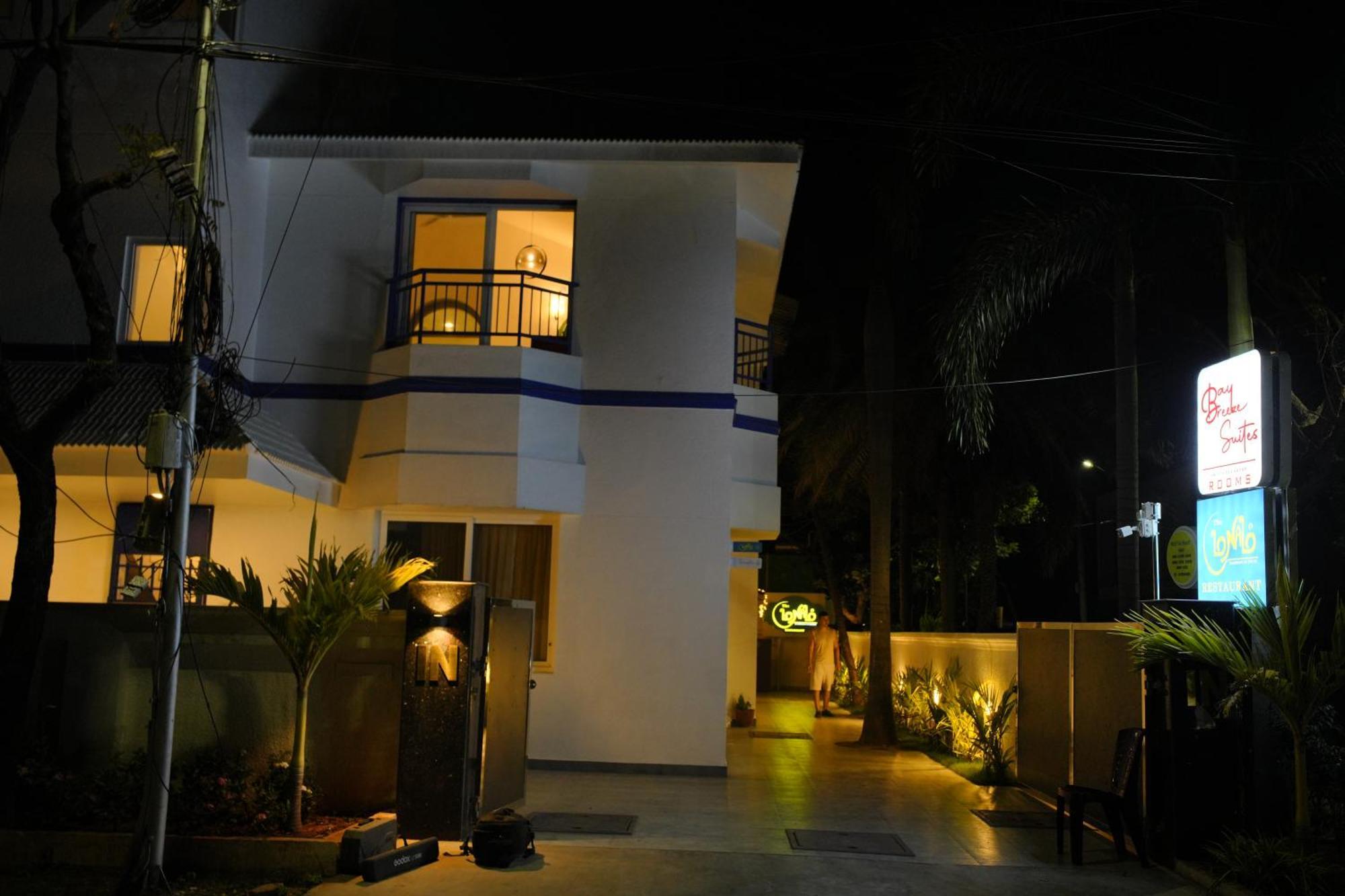 Bay Breeze Suites Chennai Bagian luar foto