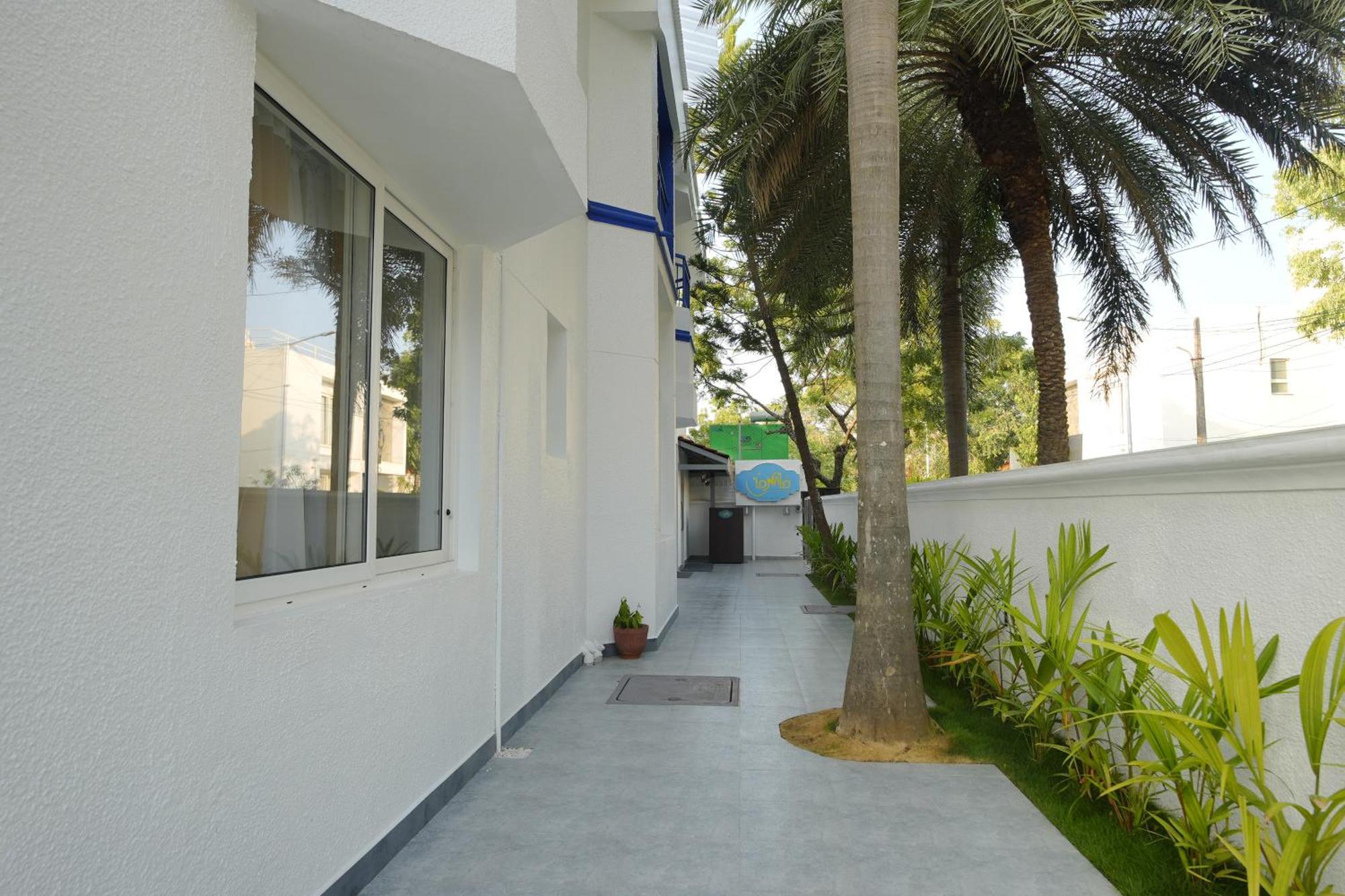 Bay Breeze Suites Chennai Bagian luar foto