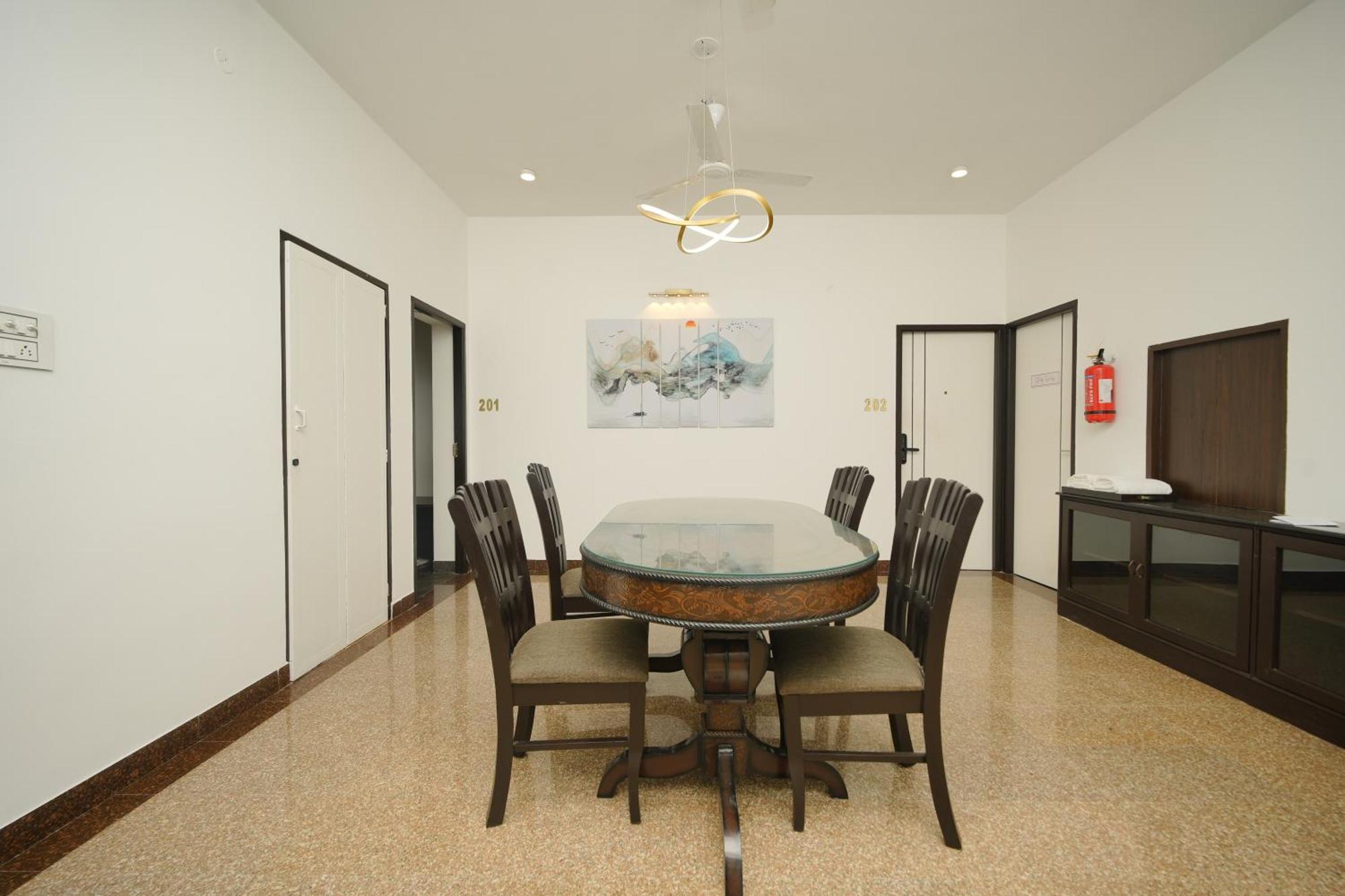 Bay Breeze Suites Chennai Bagian luar foto