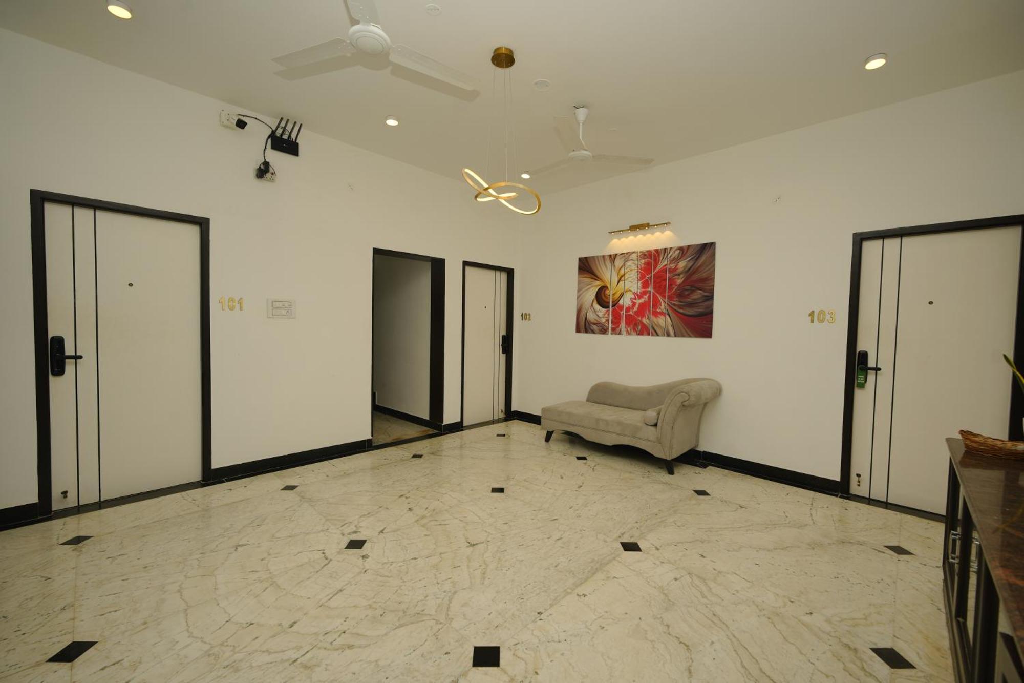 Bay Breeze Suites Chennai Bagian luar foto