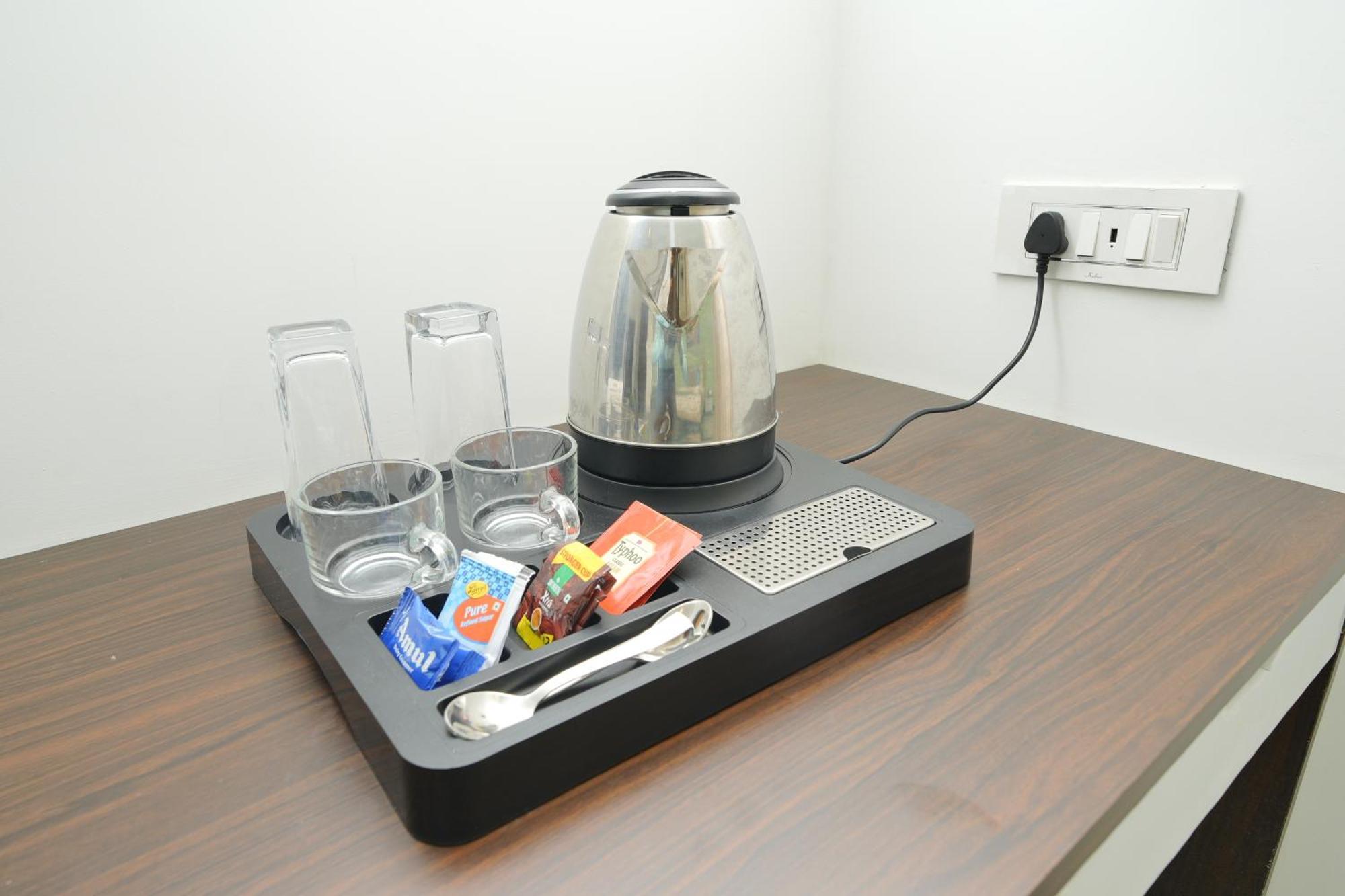 Bay Breeze Suites Chennai Bagian luar foto