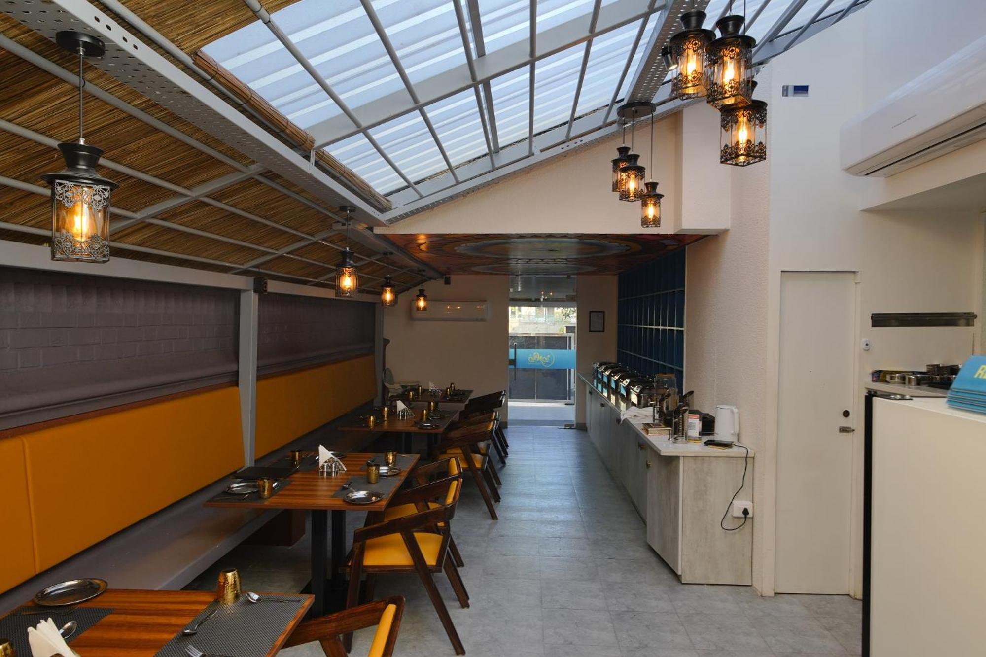Bay Breeze Suites Chennai Bagian luar foto