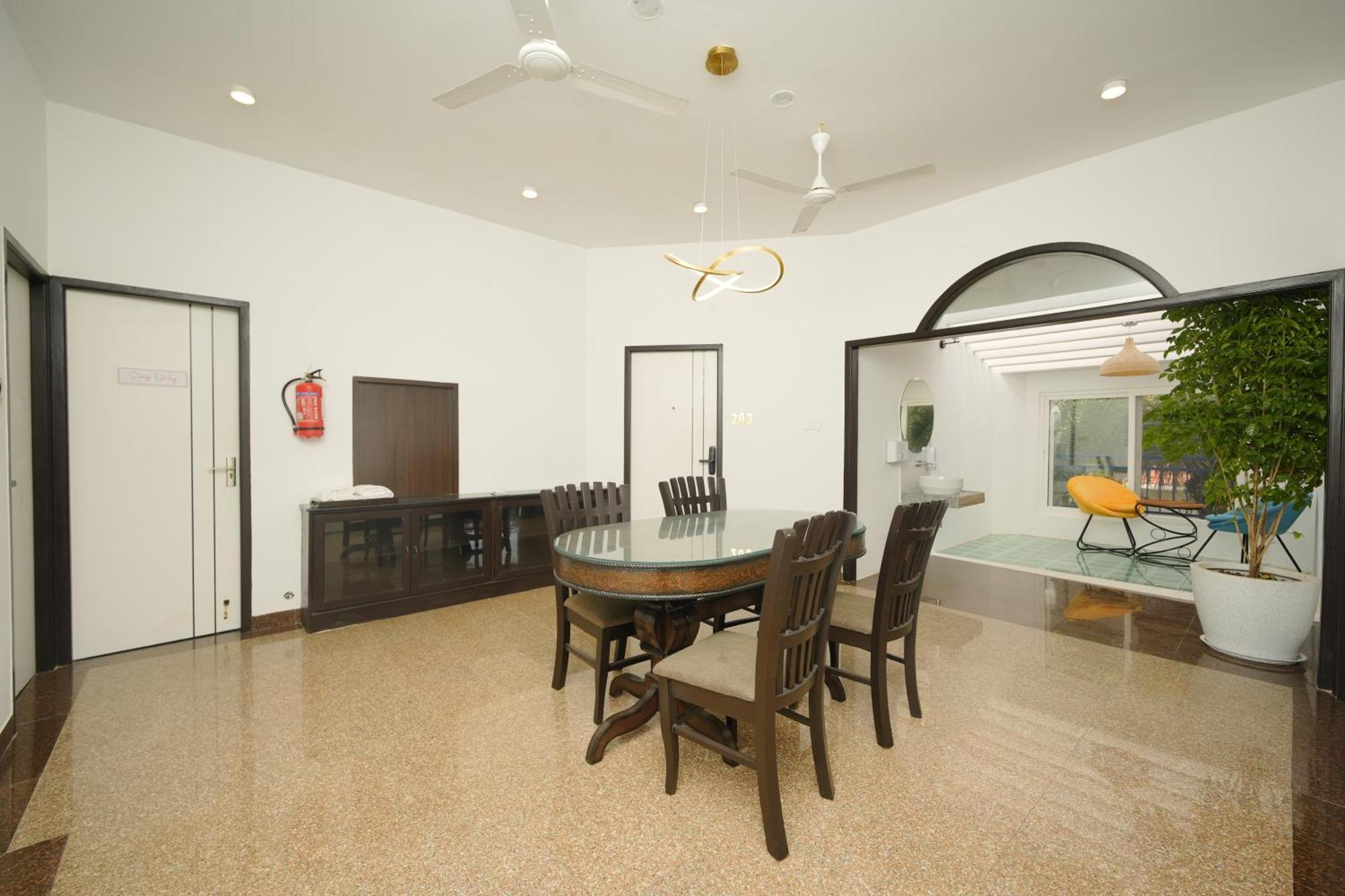 Bay Breeze Suites Chennai Bagian luar foto