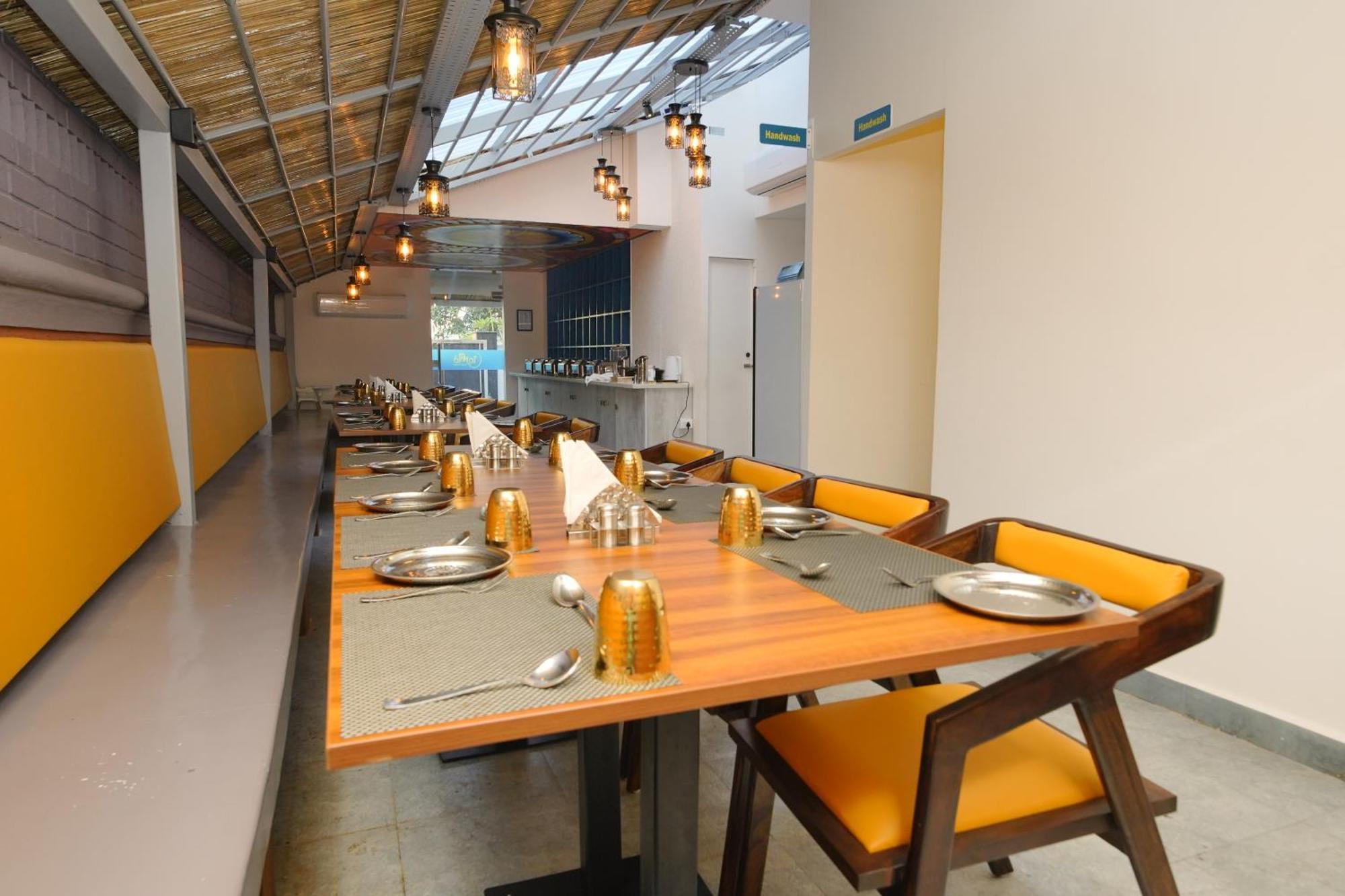 Bay Breeze Suites Chennai Bagian luar foto