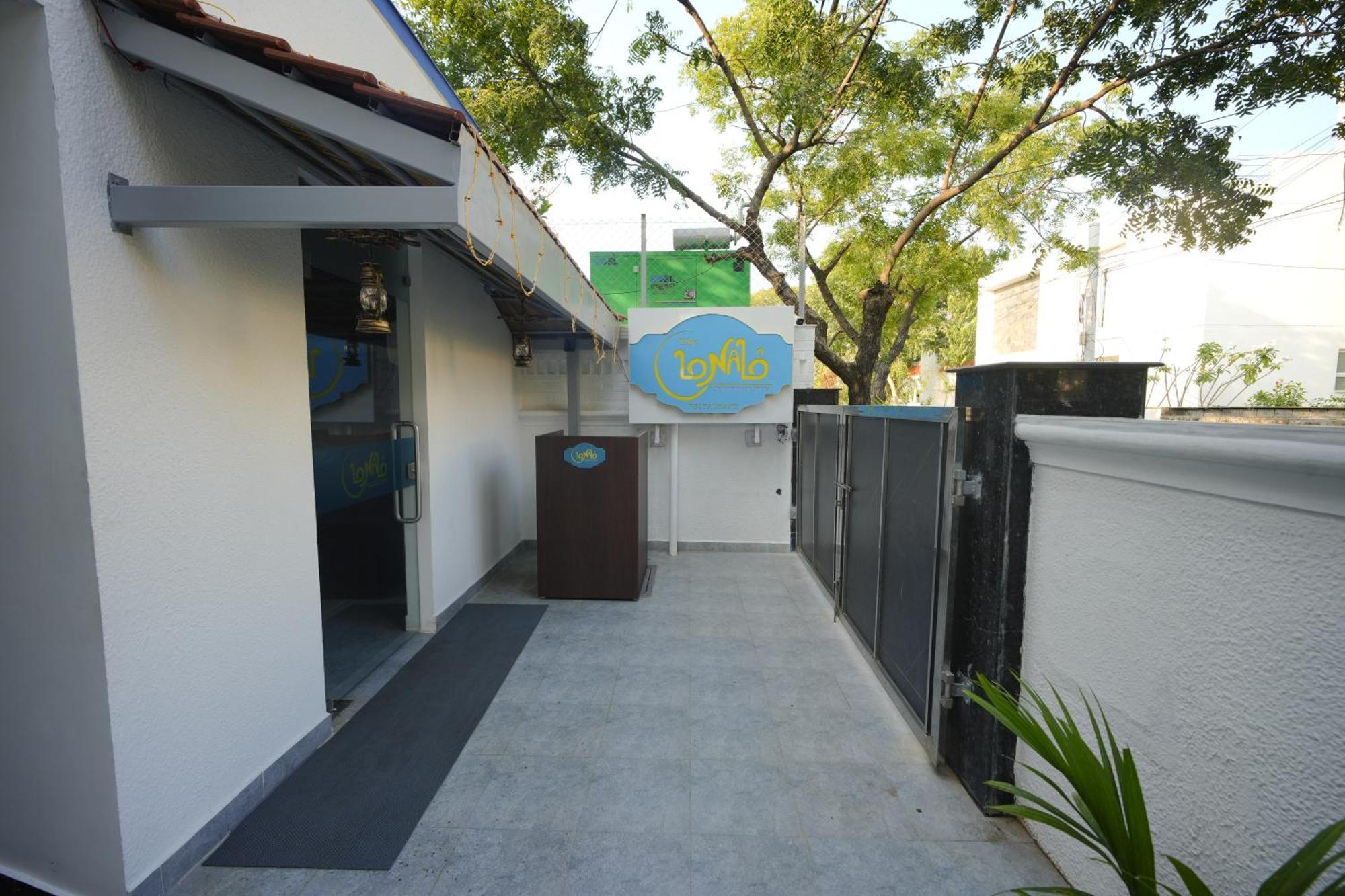 Bay Breeze Suites Chennai Bagian luar foto
