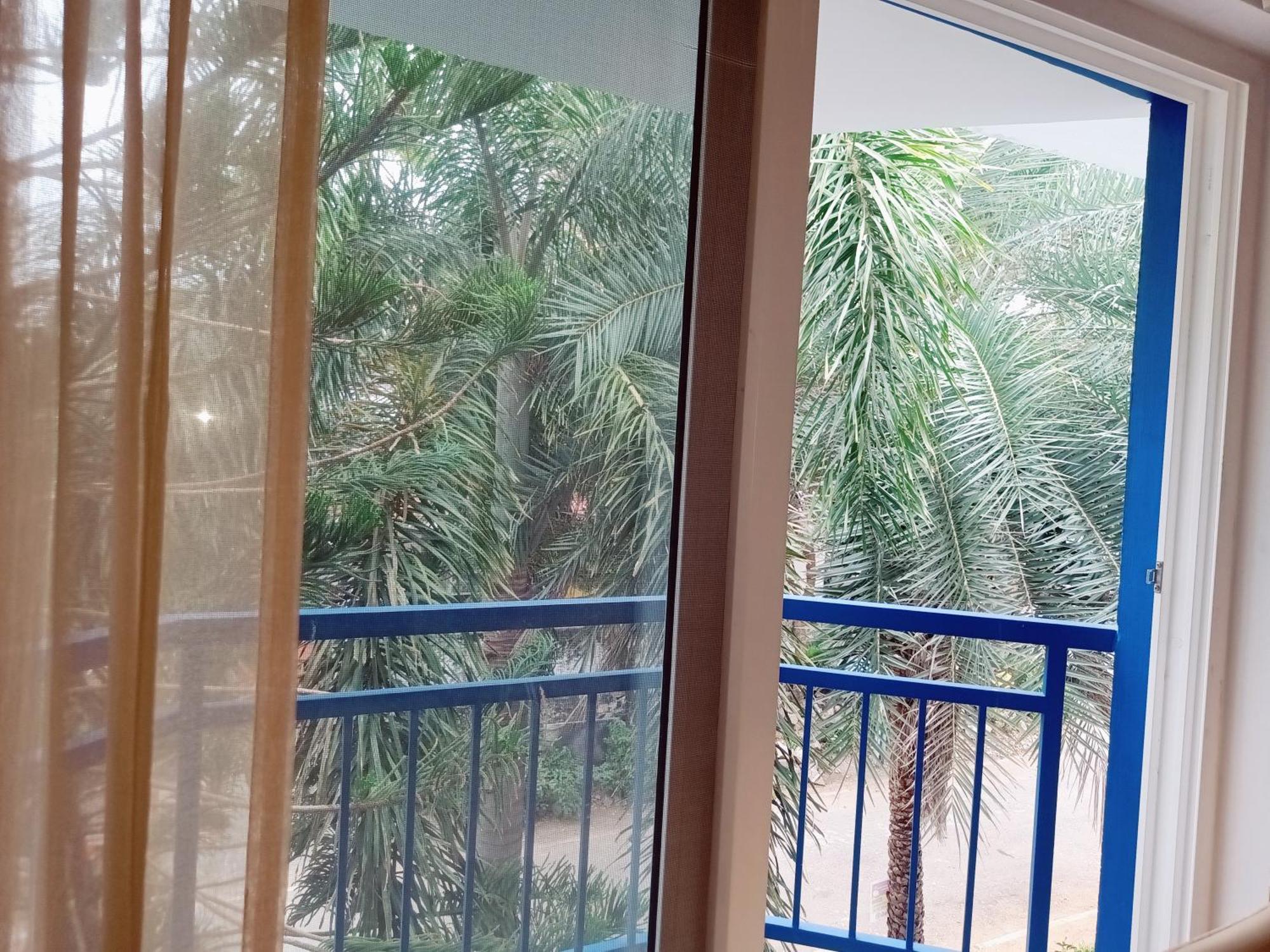 Bay Breeze Suites Chennai Bagian luar foto