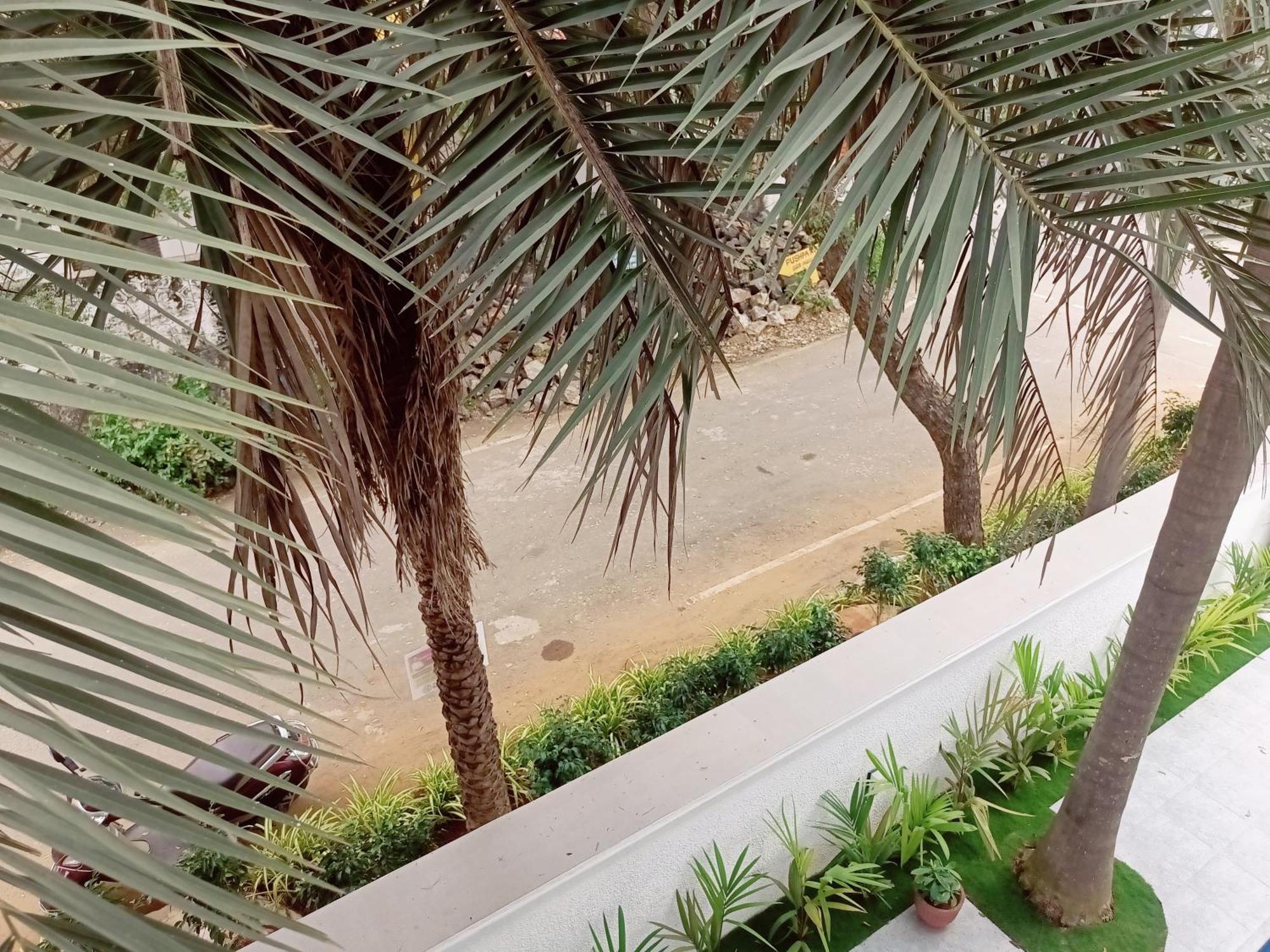 Bay Breeze Suites Chennai Bagian luar foto