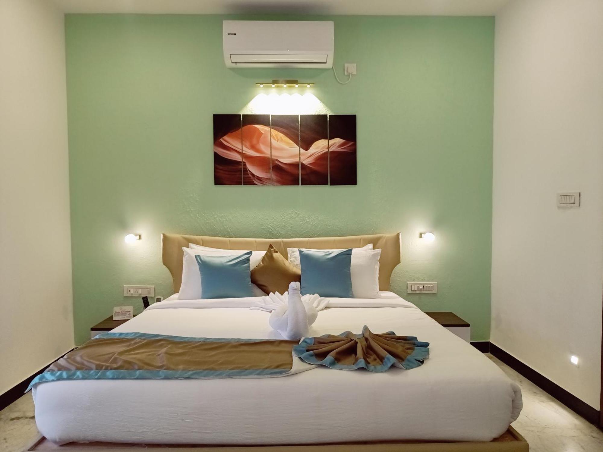 Bay Breeze Suites Chennai Bagian luar foto