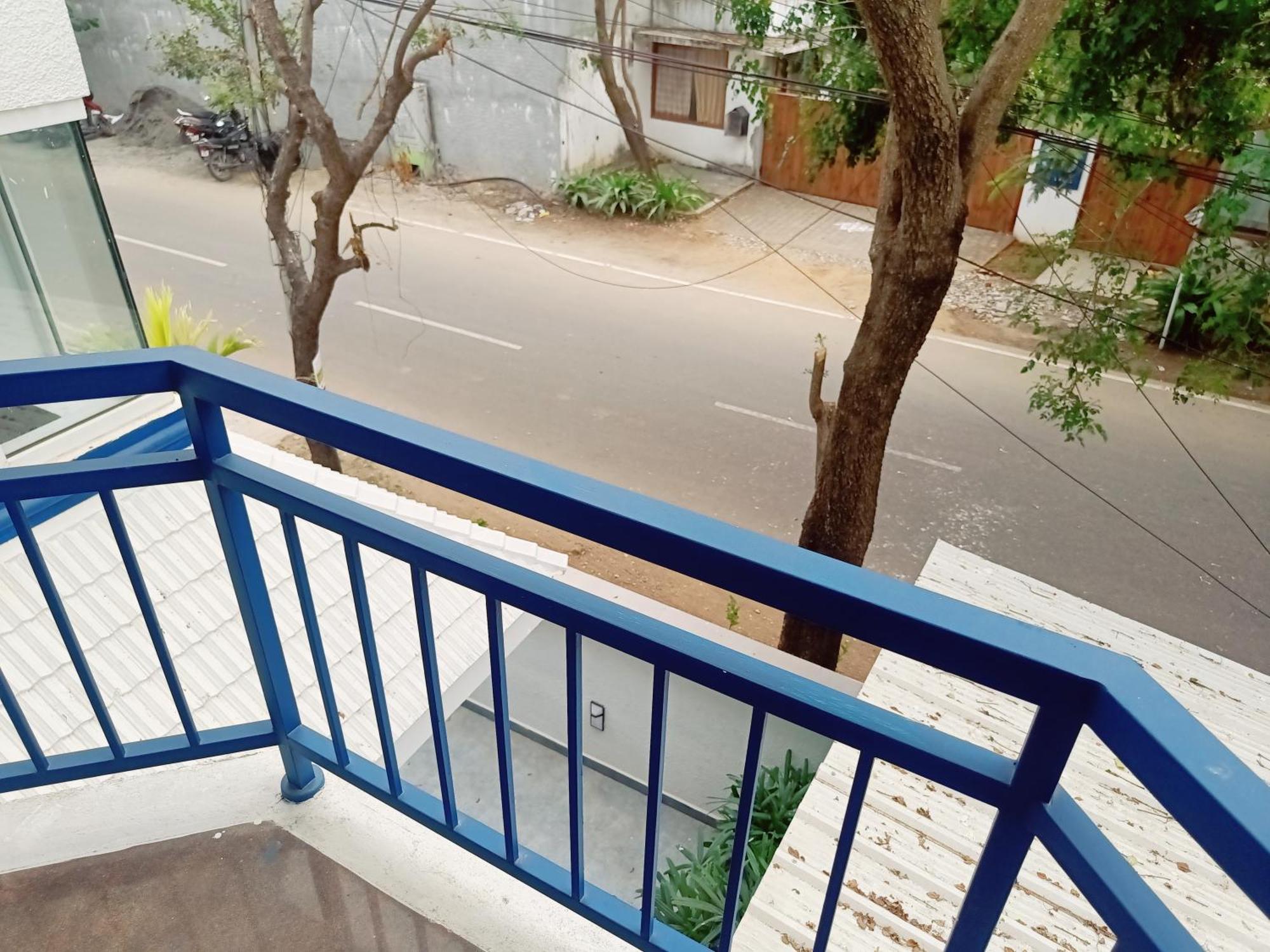 Bay Breeze Suites Chennai Bagian luar foto