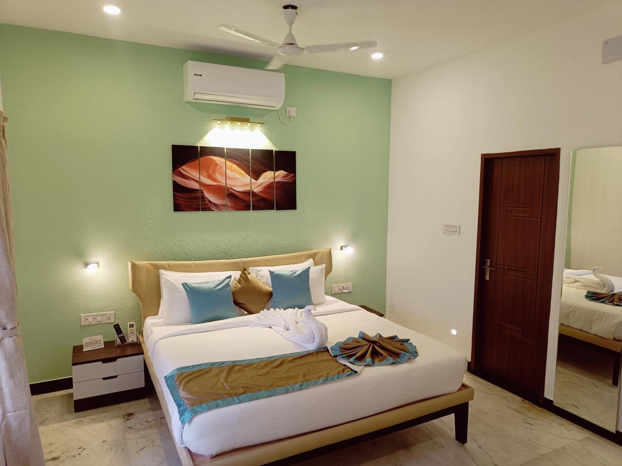Bay Breeze Suites Chennai Bagian luar foto
