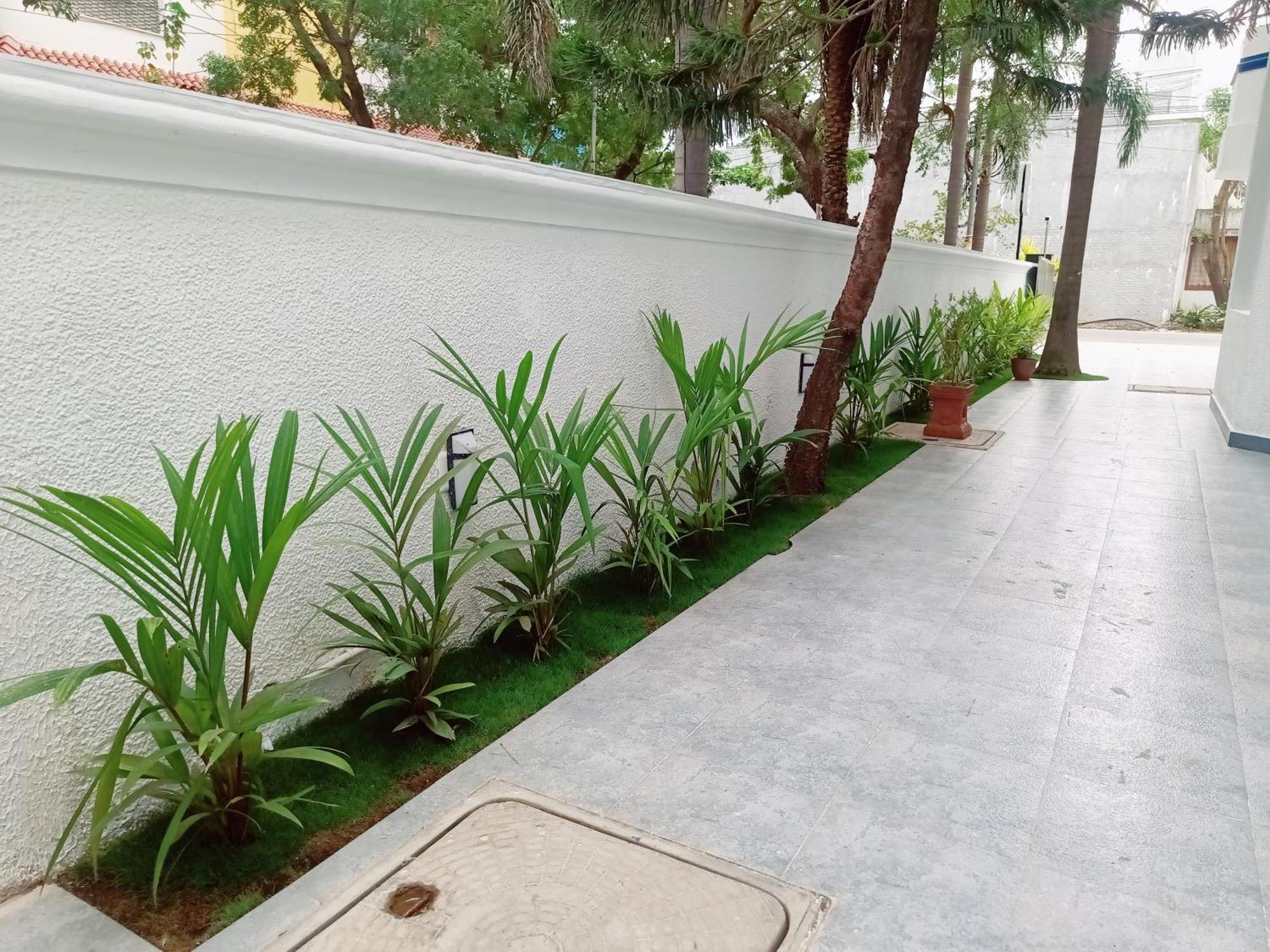 Bay Breeze Suites Chennai Bagian luar foto