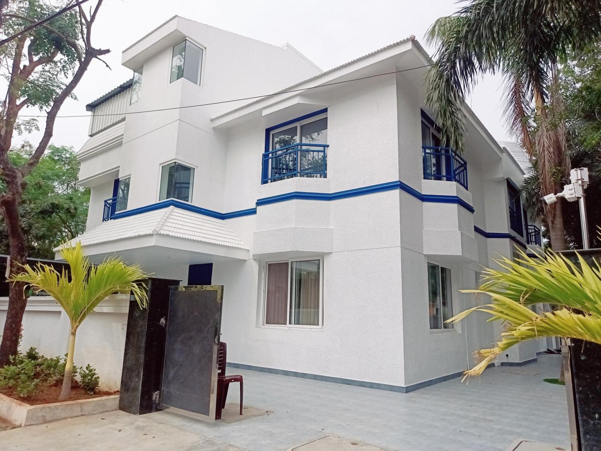 Bay Breeze Suites Chennai Bagian luar foto