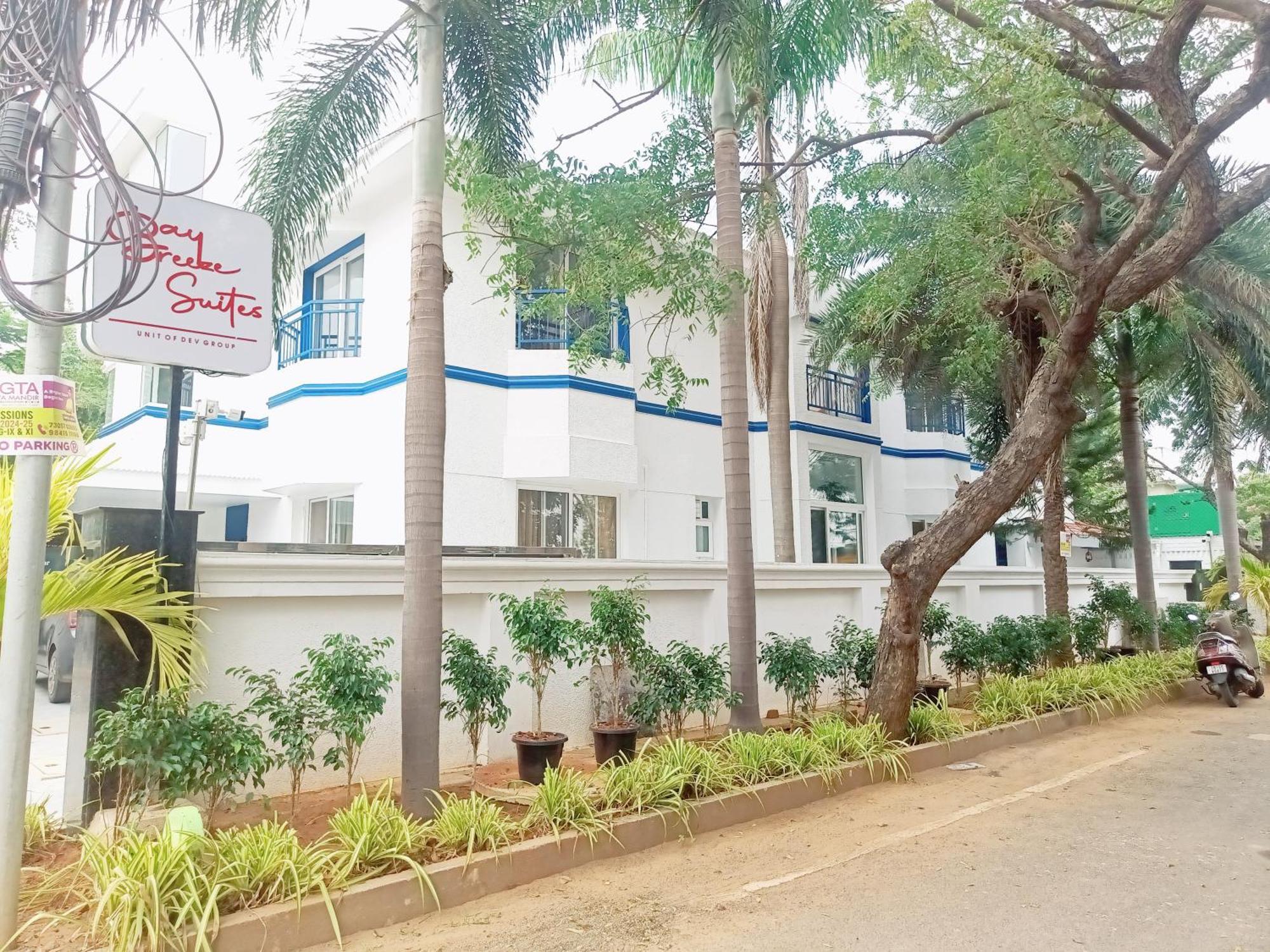 Bay Breeze Suites Chennai Bagian luar foto