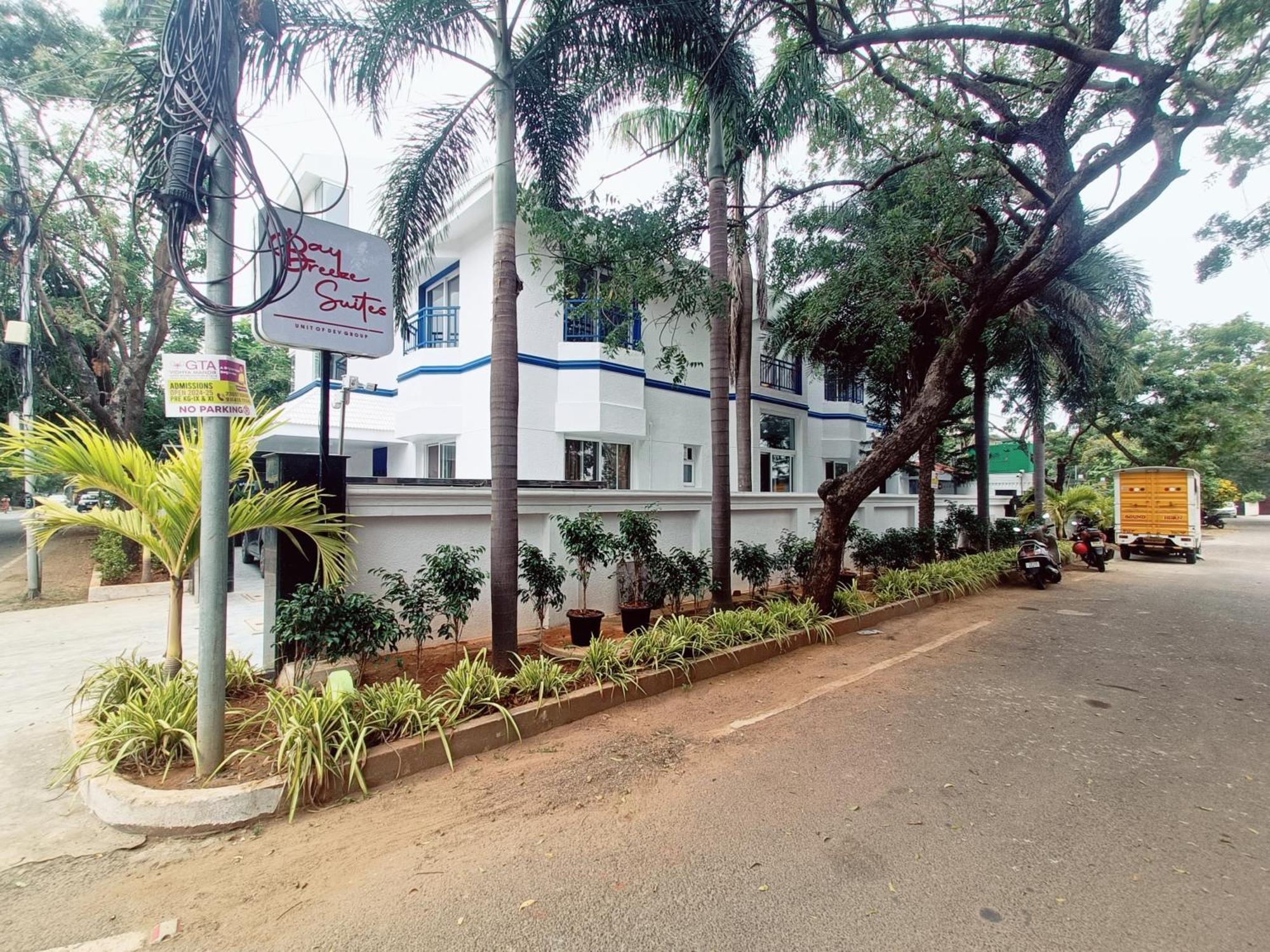 Bay Breeze Suites Chennai Bagian luar foto