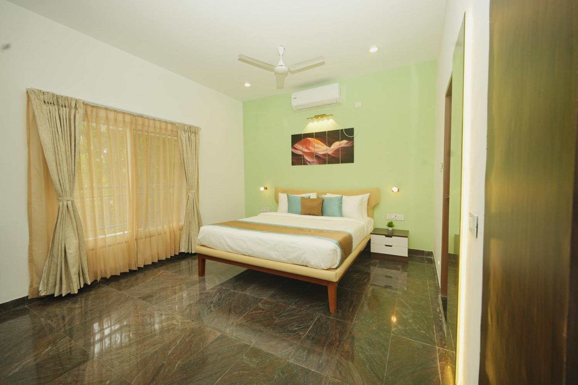 Bay Breeze Suites Chennai Bagian luar foto
