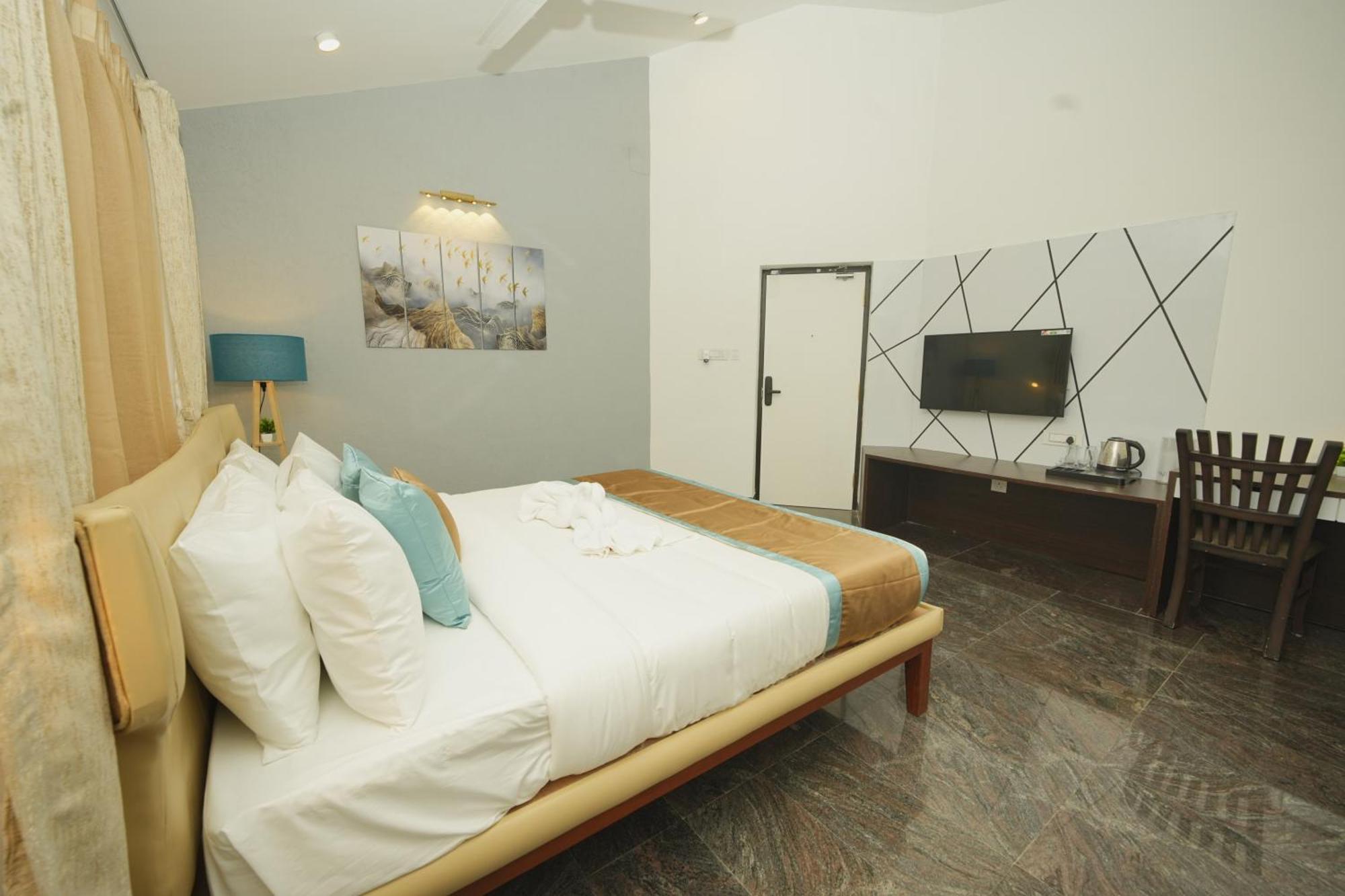 Bay Breeze Suites Chennai Bagian luar foto