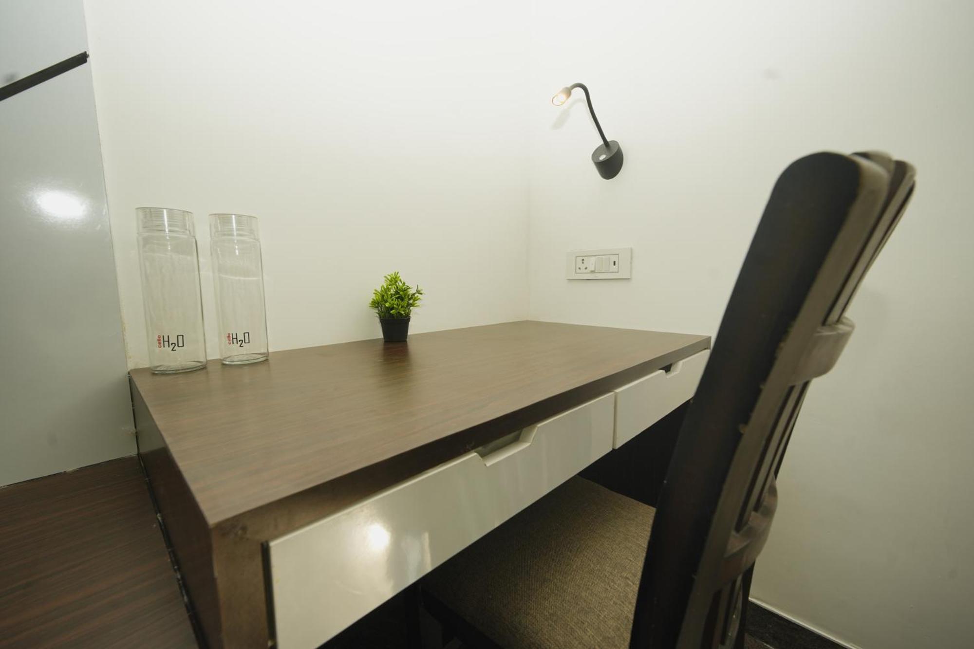 Bay Breeze Suites Chennai Bagian luar foto