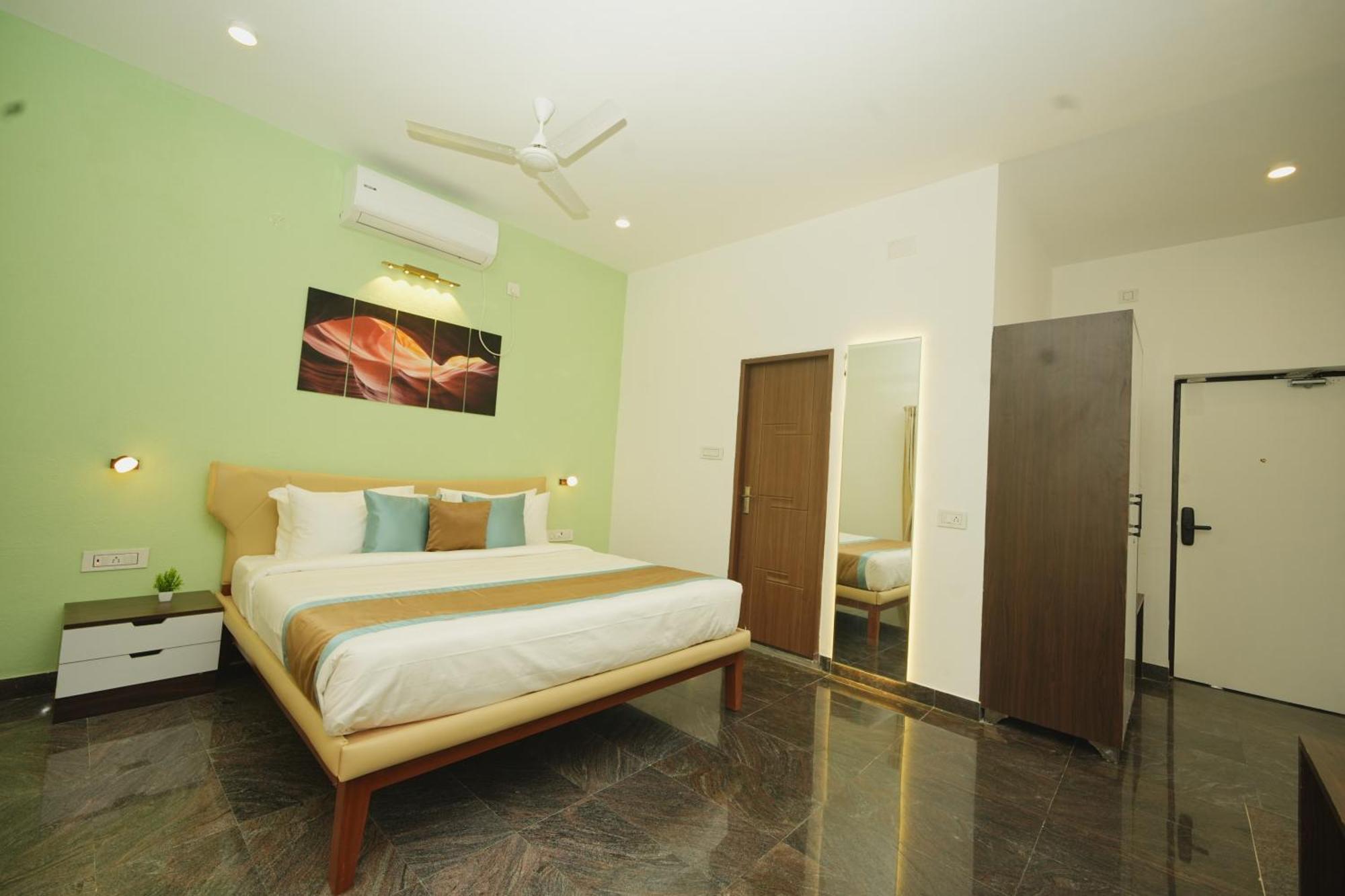 Bay Breeze Suites Chennai Bagian luar foto