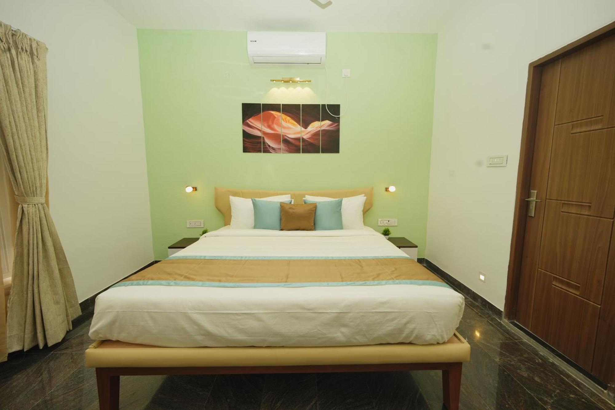 Bay Breeze Suites Chennai Bagian luar foto