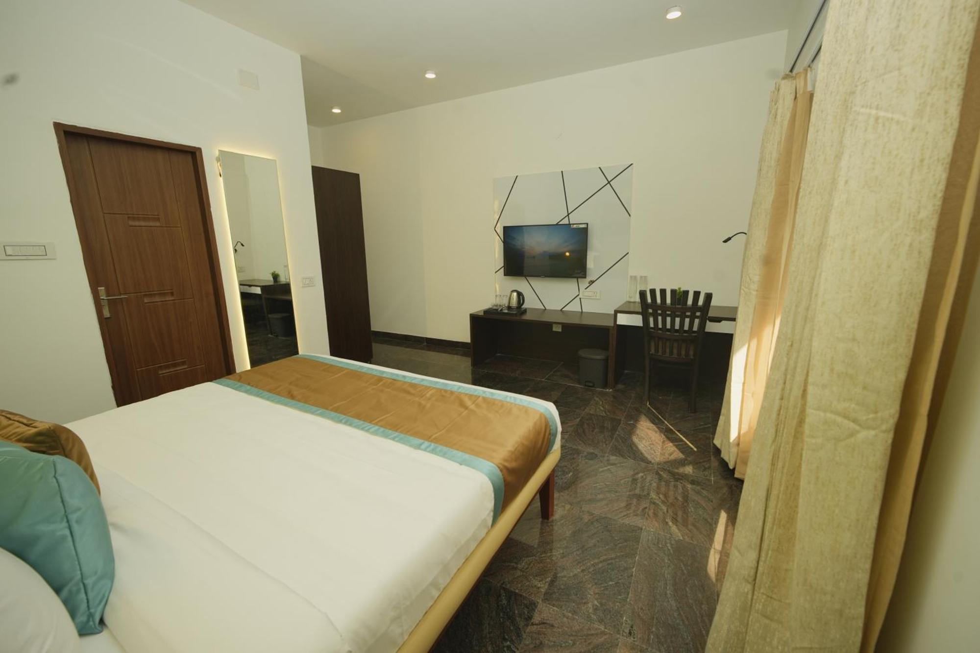 Bay Breeze Suites Chennai Bagian luar foto