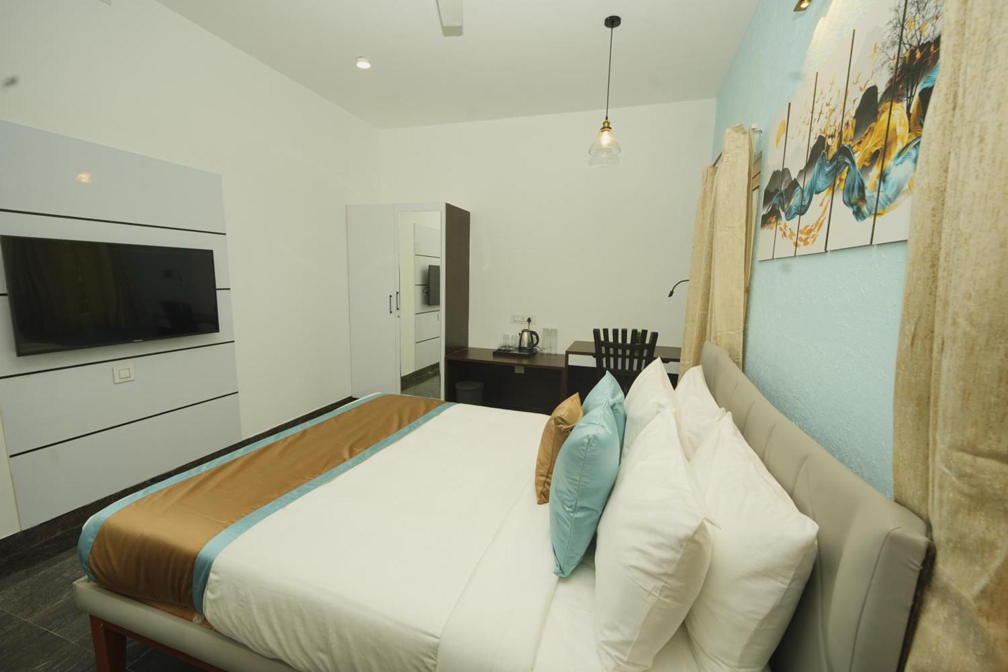 Bay Breeze Suites Chennai Bagian luar foto