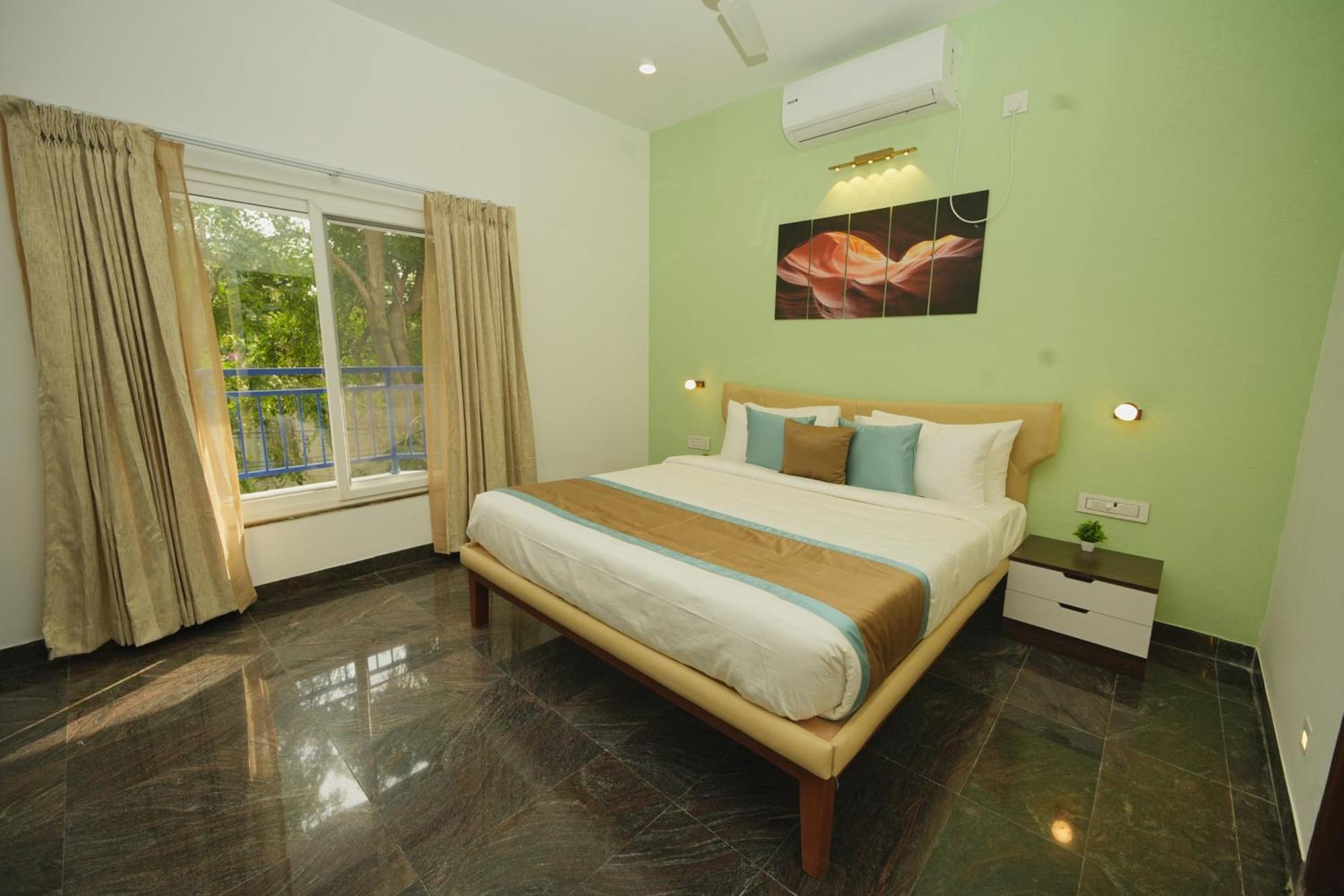 Bay Breeze Suites Chennai Bagian luar foto